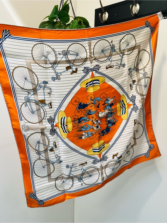 Hermes Accessories - Authentic Hermes Silk Scarf 70